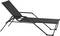 En svart solbädd med justerbart ryggstöd och en smal metallram. Perfekt för avkoppling utomhus.