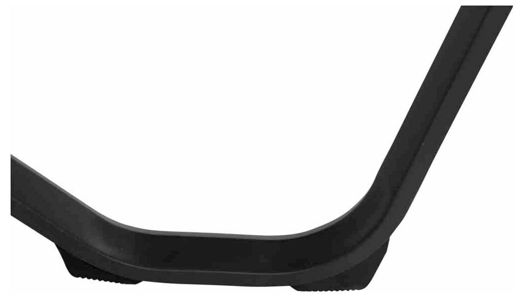 Svart böjd fot till en apparat eller en bildskärm, visar minimalistisk design och stabilitet.