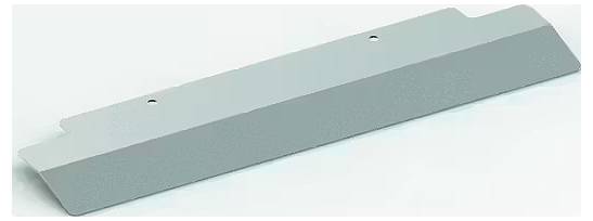 En rektangulär, grå metallbit med två små hål, sannolikt en del av en större mekanism eller maskin.