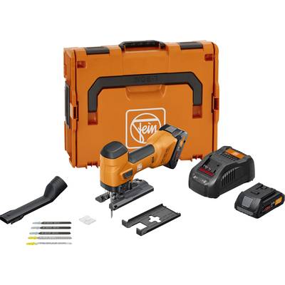 Sladdlöst sticksågsset med orange transportlåda, laddare, batteri, sågblad och tillbehör. Varumärke och modell är synliga.