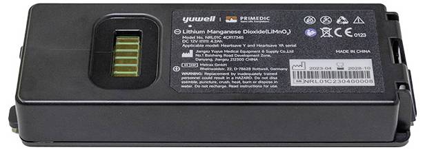 Litium-mangan-dioxidbatteri med modellnummer och tekniska detaljer tryckt. Rektangulär form med flera anslutningar.