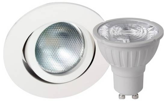 Infälld LED-strålkastare och separat GU10-glödlampa. Strålkastaren har ett runt, vitt hölje och ett mer strukturerat glas.