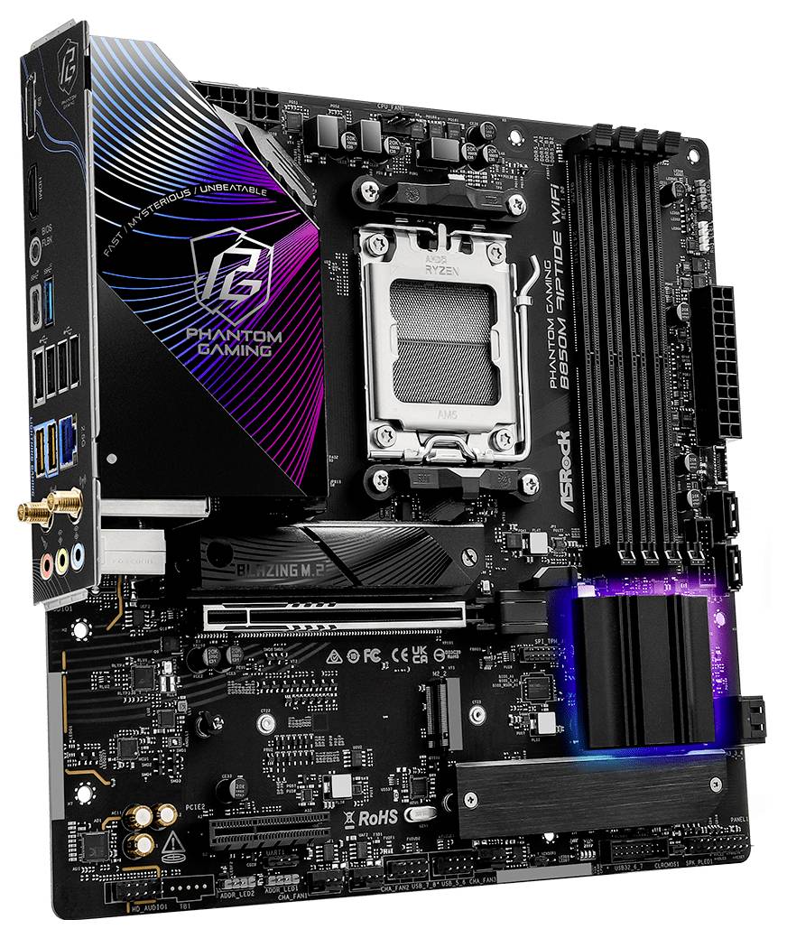 Ett datormoderkort med flera anslutningar, RAM-platser, CPU-sockel, grafikkortplats och ett RGB-belyst element.