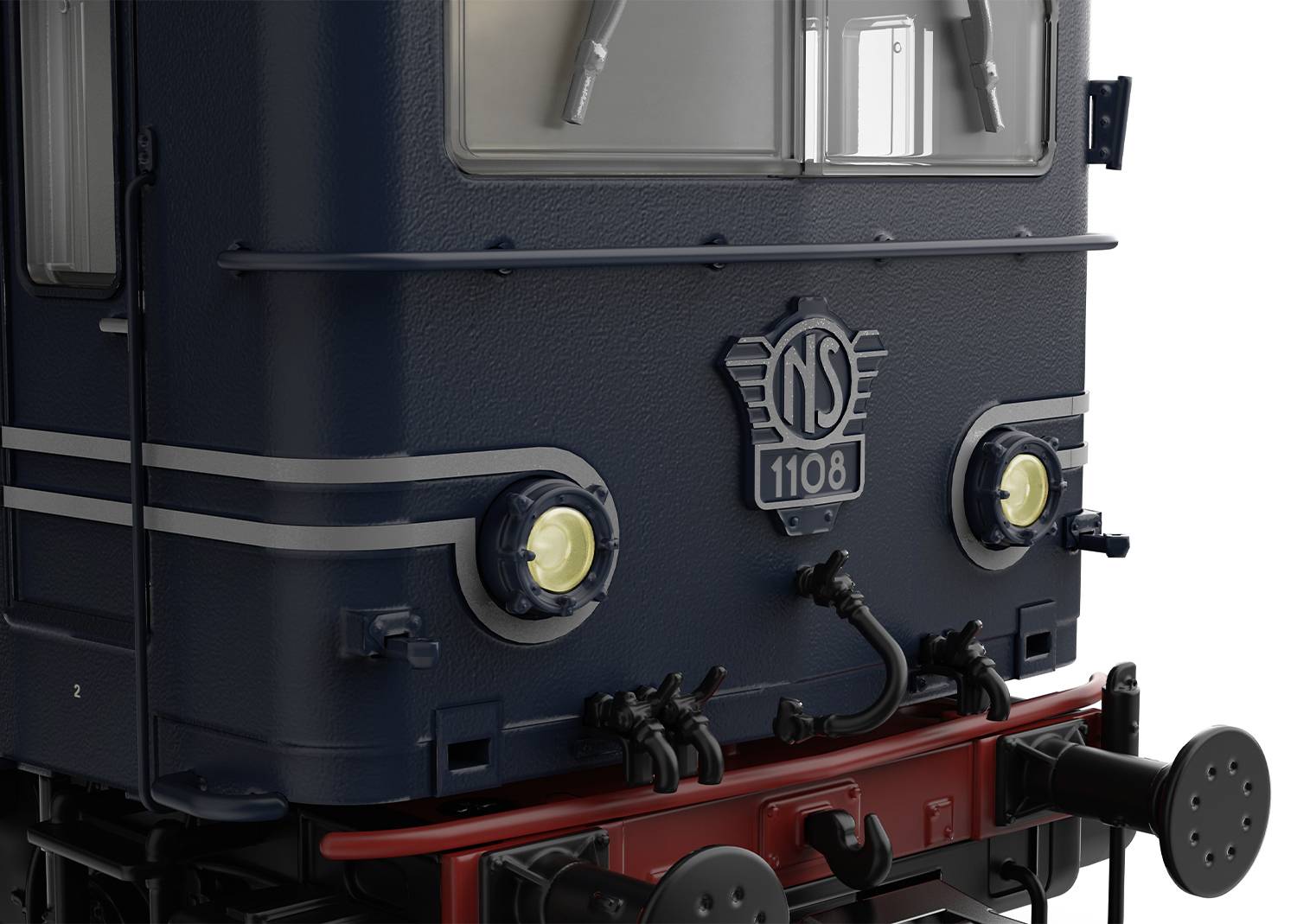 En blå lokomotiv med nummer '1108' och logotypen 'NS' på framsidan. Lokomotivet har runda strålkastare och silver ränder.