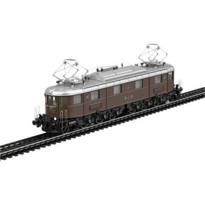 En modelltåg från märket LGB, ett elektriskt lok från BLS, brun lackering, med pantografer på rälsen.