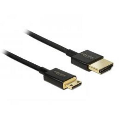 Ett svart HDMI-till-Mini-HDMI-kabel med guldiga kontakter ligger på en vit bakgrund.