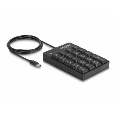 Ett svart USB-numeriskt tangentblock med kabel, bestående av 18 tangenter, inklusive siffertangenter och specialtangenter. Designad för effektiv dataregistrering.