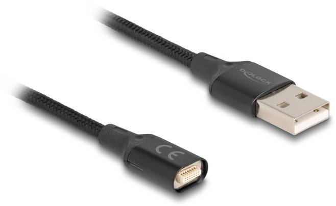 USB-kabel svart, vänster Lightning-kontakt, höger USB-A-kontakt.