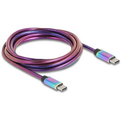 Ett glänsande USB-C-kabel med metallisk lyster i violetta och blå toner, spiralvikt.