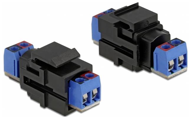 Två svarta och blå kontakter för elektriska kretsar på ljus bakgrund, visar detaljer av anslutningsklämmorna.