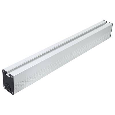 Metalliskt, rektangulärt föremål med skjutbara öppningar på ovansidan. Det verkar vara en del av teknisk eller industriell utrustning.