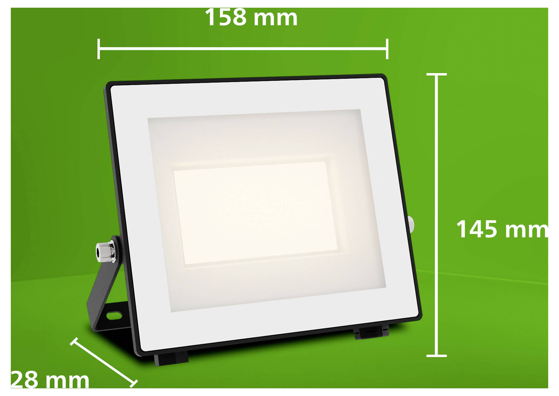 Produktbild av ett svart rektangulärt LED-strålkastare på en grön bakgrund, märkt 158 mm brett, 145 mm högt och 28 mm djupt.