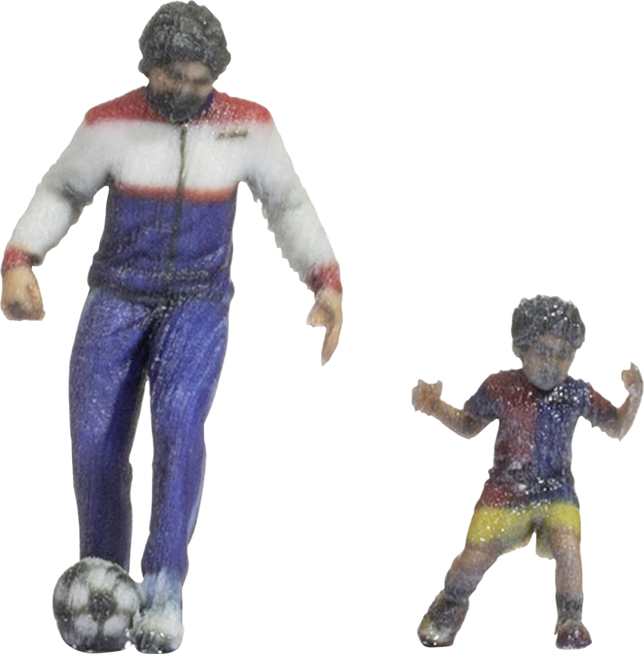Två figurer i sportkläder, en vuxen och ett barn. Den vuxne dribblar en fotboll, medan barnet jublar bredvid.