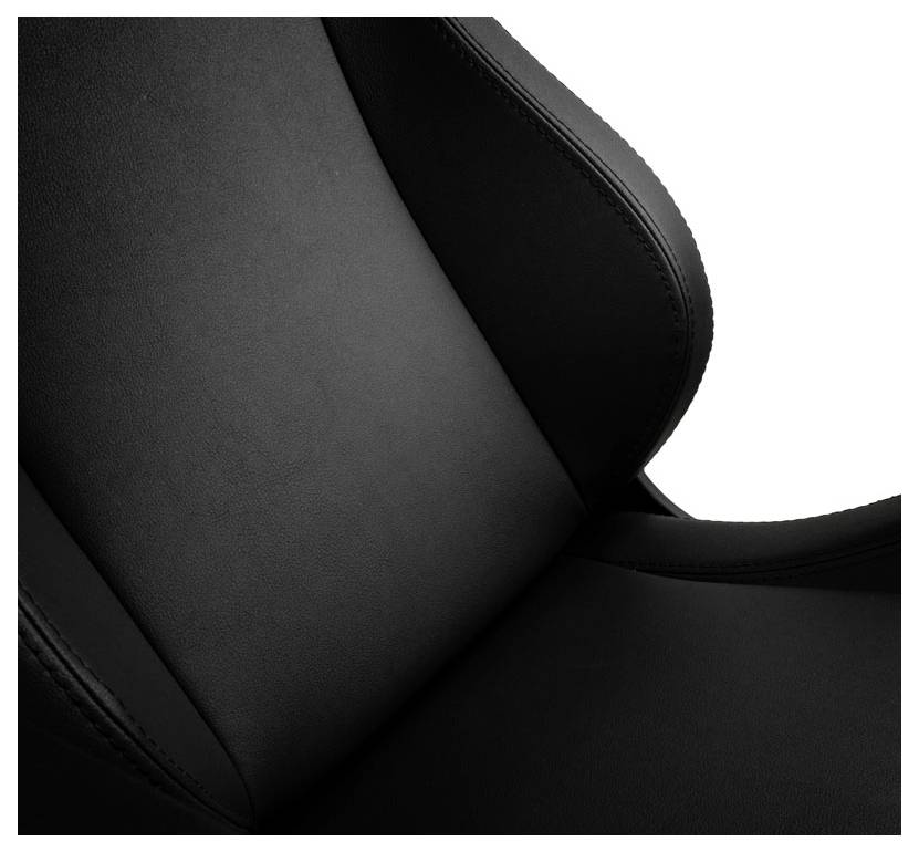 Svart ergonomisk stol med stoppad sits och ryggstöd, lämplig för kontor eller gaming.