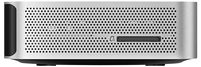 En silver, rektangulär dator med många små ventilationshål och ett insticksuttag på framsidan.