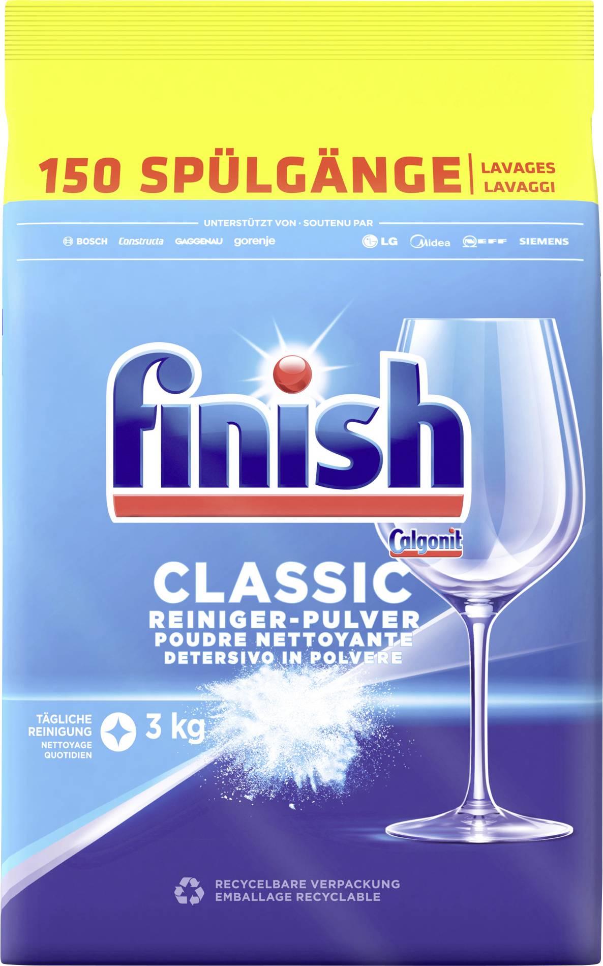 'Finish Classic Rengöringsmedel' förpackning med blå bakgrund. Vitt vinglas till höger. Text: '150 diskomgångar', '3 kg', återvinningsbar förpackning.