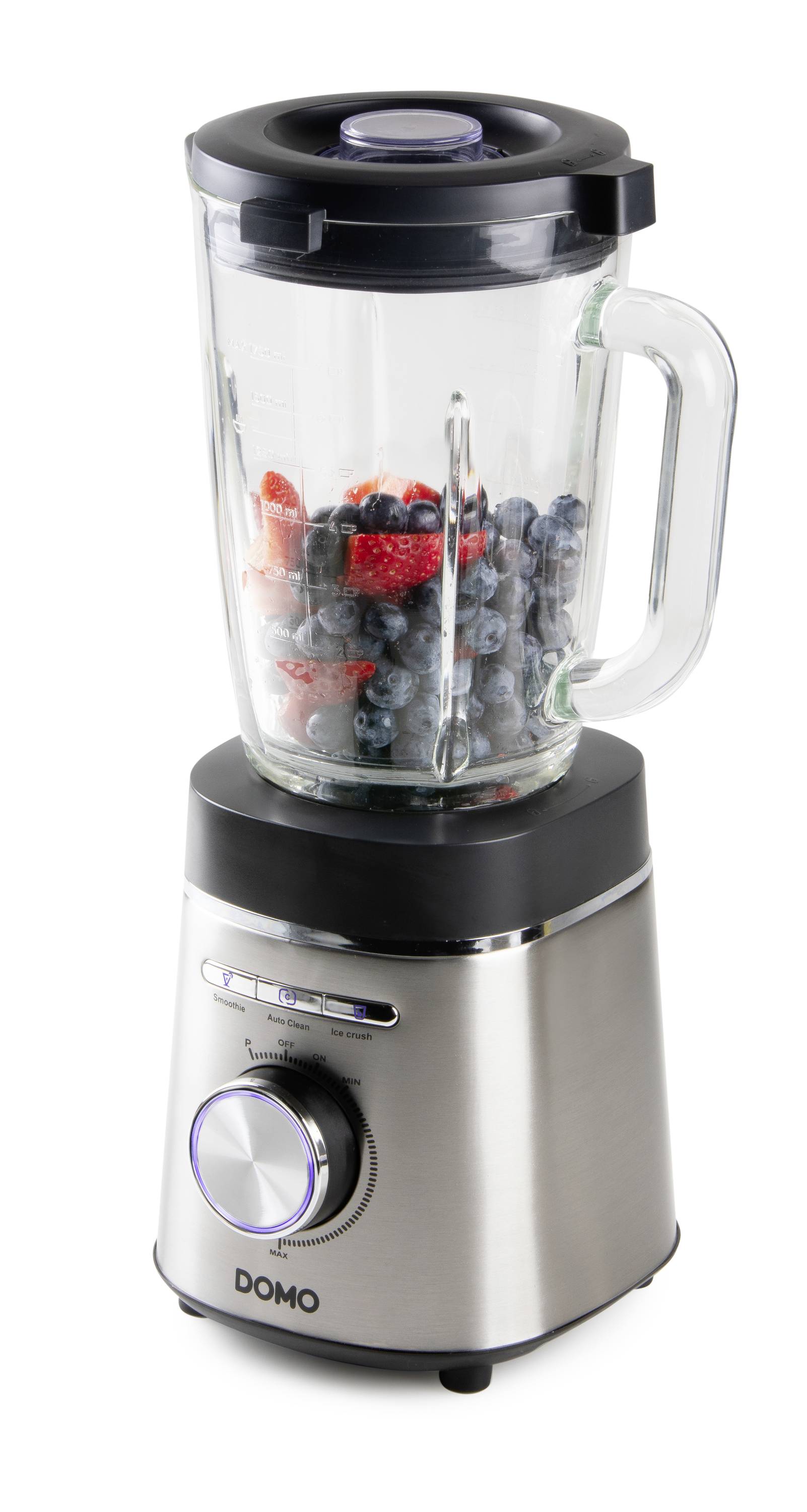 Stavmixer med glaskanna, fylld med bärblandning. Rostfri bas med vridreglage och märket 'Domo' på framsidan.