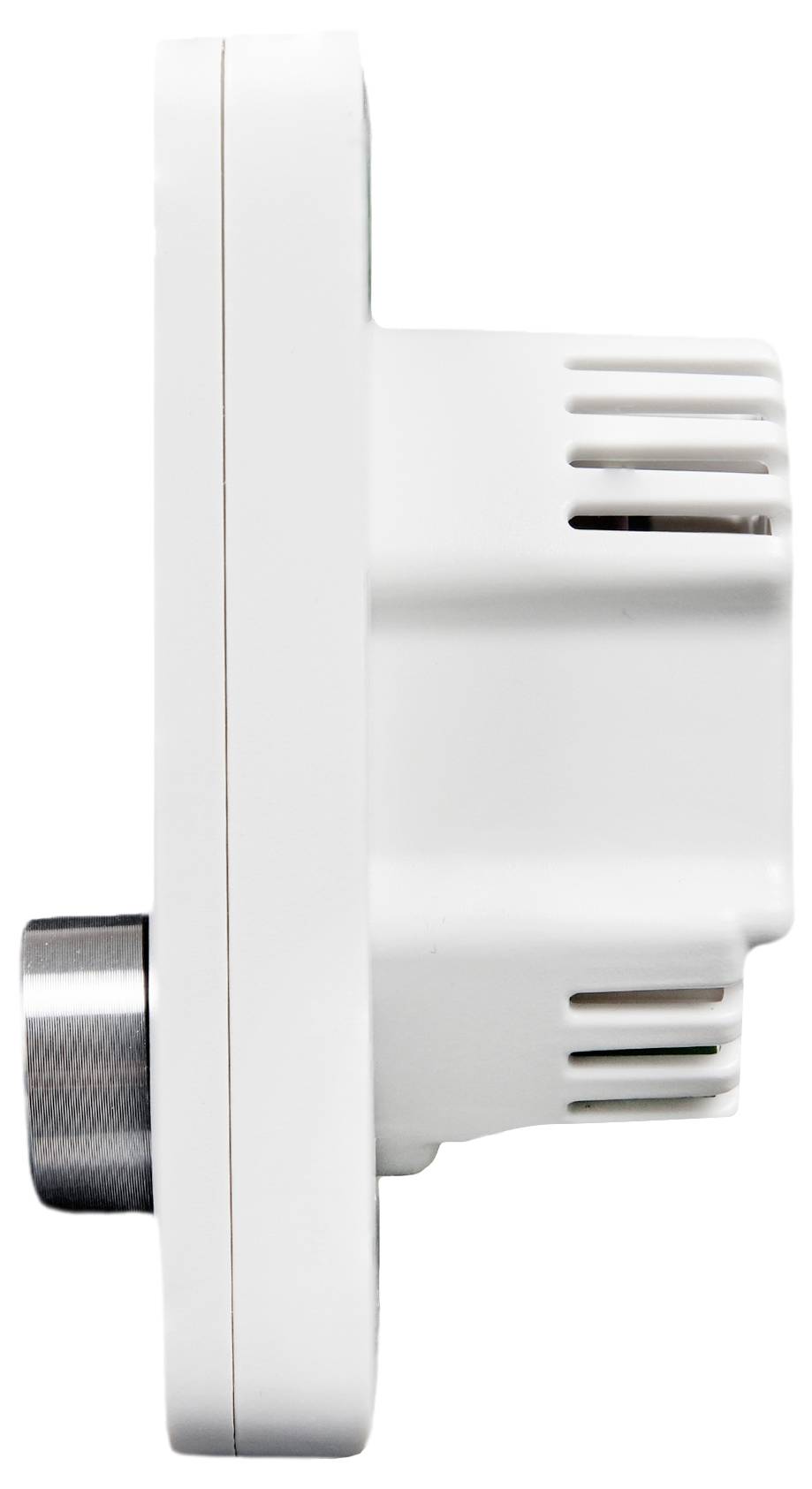 Sidovy av en vit, rektangulär elektrisk apparat med ventilationsspår och en framträdande, metallisk knapp.