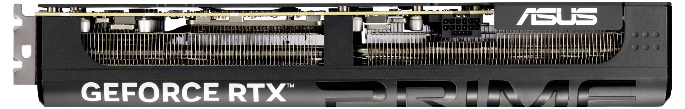 Grafikkort 'GeForce RTX PRIME' från ASUS, sedd från sidan, visar kylflänsar och elektroniska komponenter.