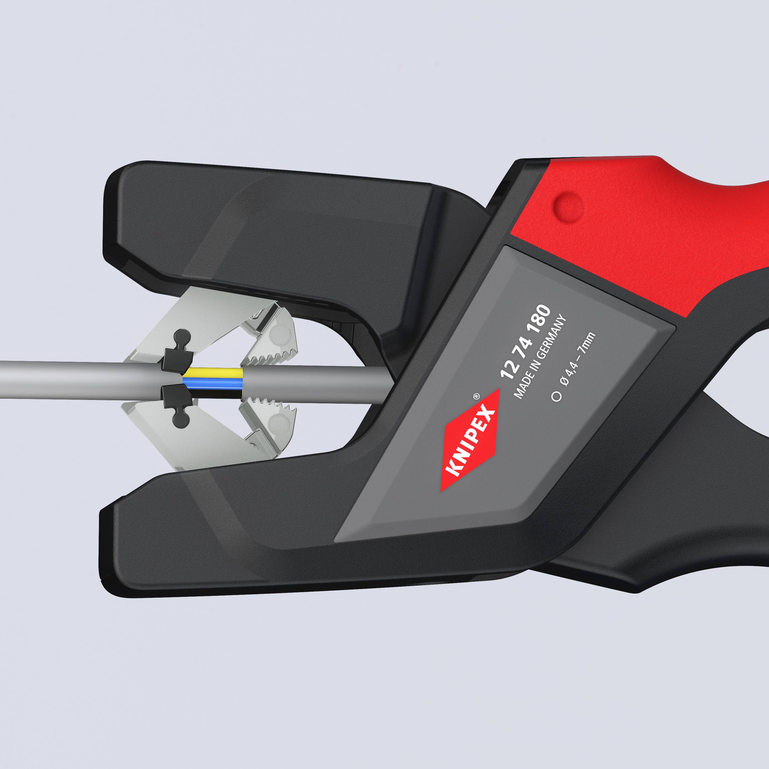 En tång klipper av en kabel. Verktyget är svart och rött, med texten 'KNIPEX' och '12 71 180'.