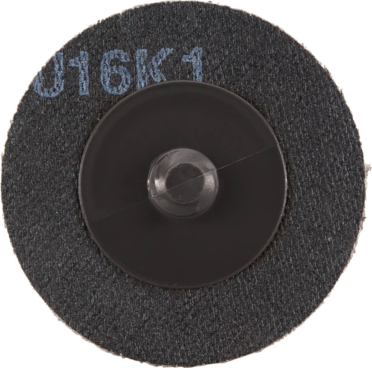 En svart slipskiva av grovt material med blå text 'U16K1'.