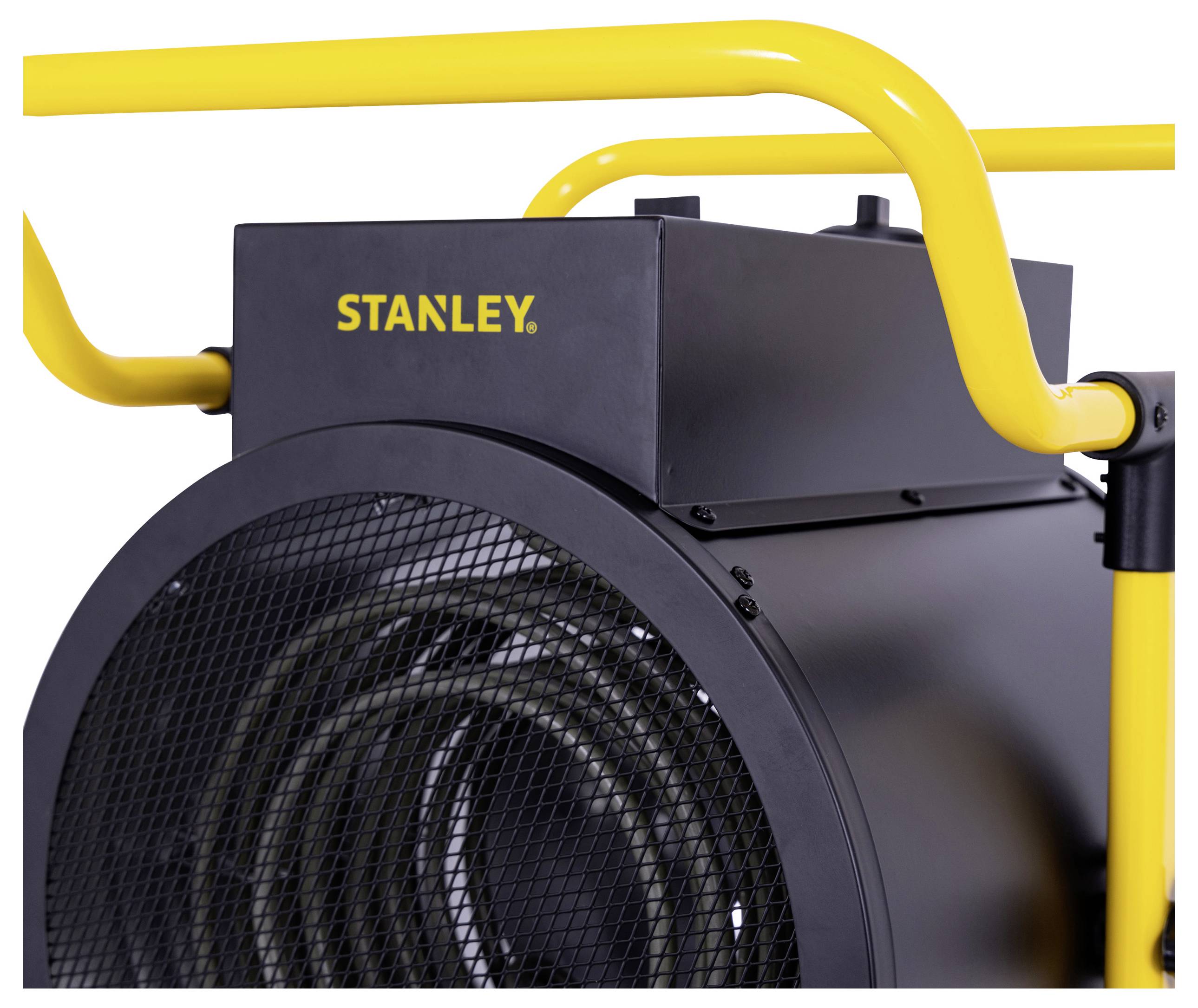 En stor industriell fläkt med ett svart galler och gul ram, märkt 'Stanley'. Den är konstruerad för tung kylning eller ventilation.