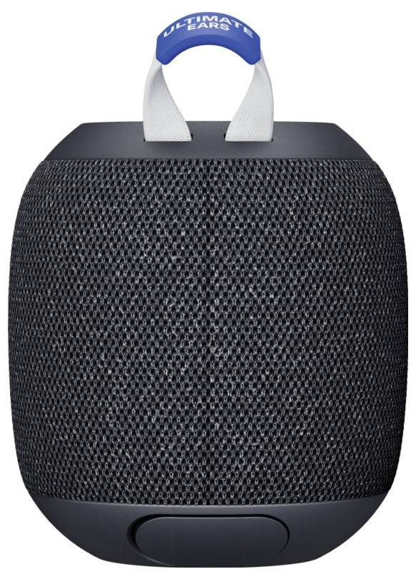 En bärbar högtalare med svart nättyg och ett vitt handtag, där 'ULTIMATE EARS' står tryckt på en blå etikett.