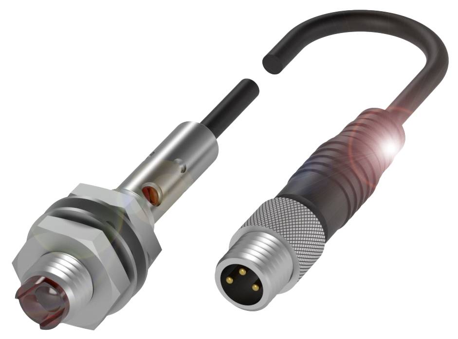 Metallsensor med stickförbindelse, bestående av ett skruvbart sensorhuvud och en anslutbar kabel, för industriell användning.