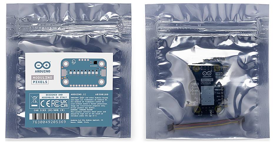 Två förseglade förpackningar med Arduino-komponenter. Vänster: Etikett med tekniska specifikationer. Höger: synlig hårdvara.