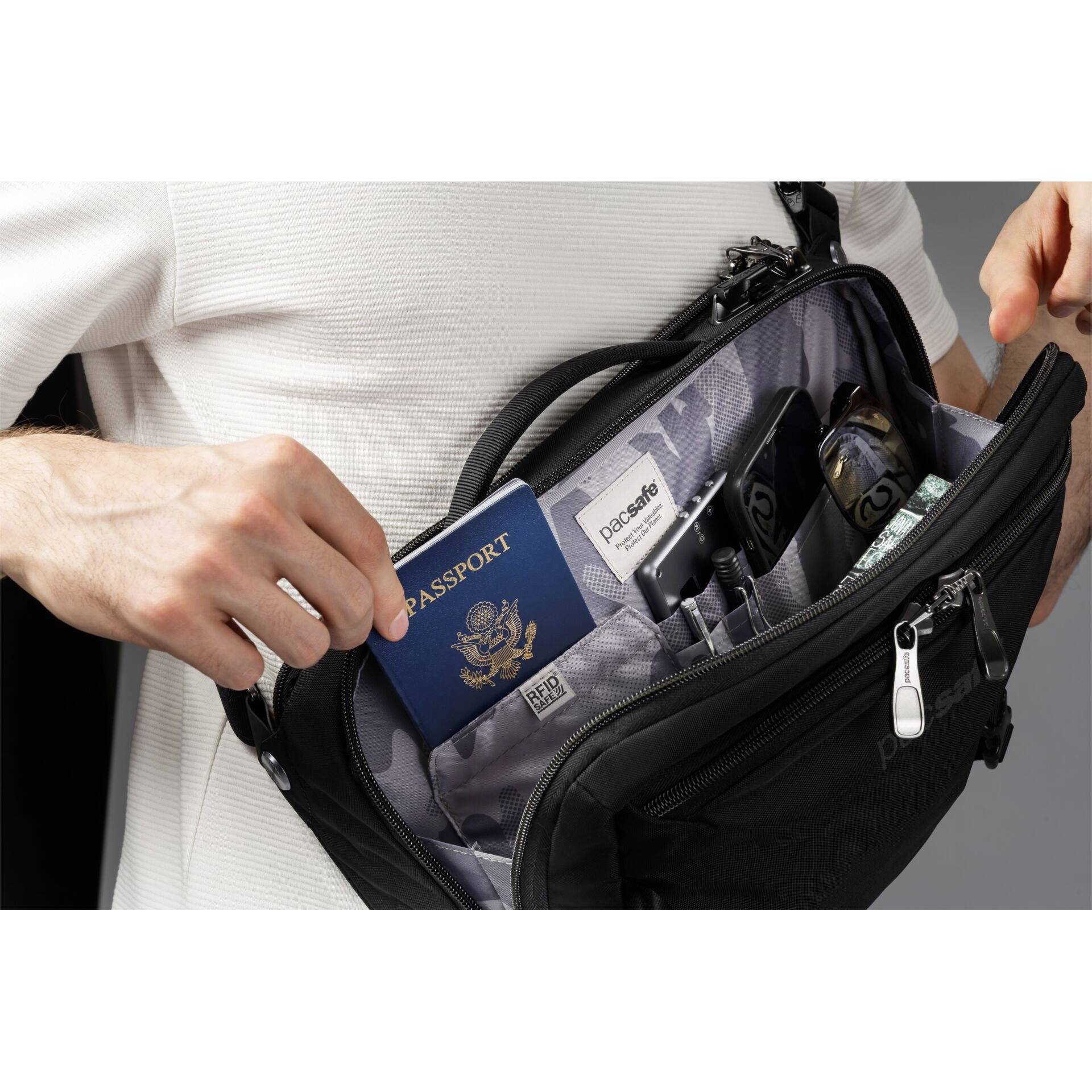 Pacsafe Datorväska EXP 12 Sling Passar max.: 33,0 cm (13") Svart-15