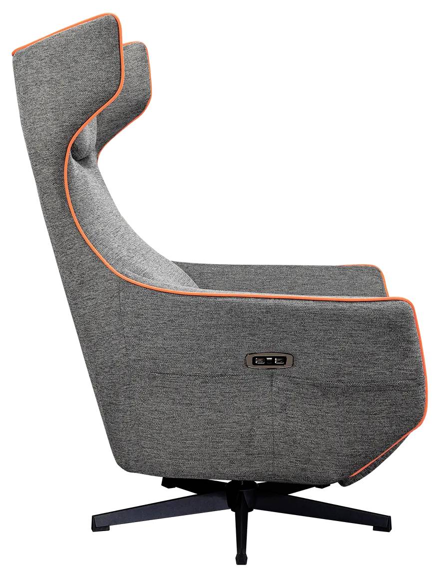 En modern grå svängbar stol med hög rygg, orange sömmar och en inbyggd kontrollpanel på sidan.
