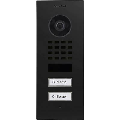 Porttelefon med kameralinser och två märkta knappar: 'S. Martin' och 'C. Berger'.