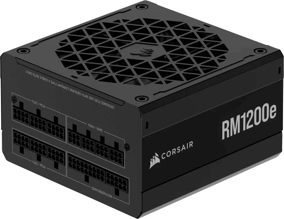 Strömförsörjningsenhet från Corsair RM1200e med ventilationsgaller och flera anslutningsportar, konstruerad för högpresterande datorsystem.