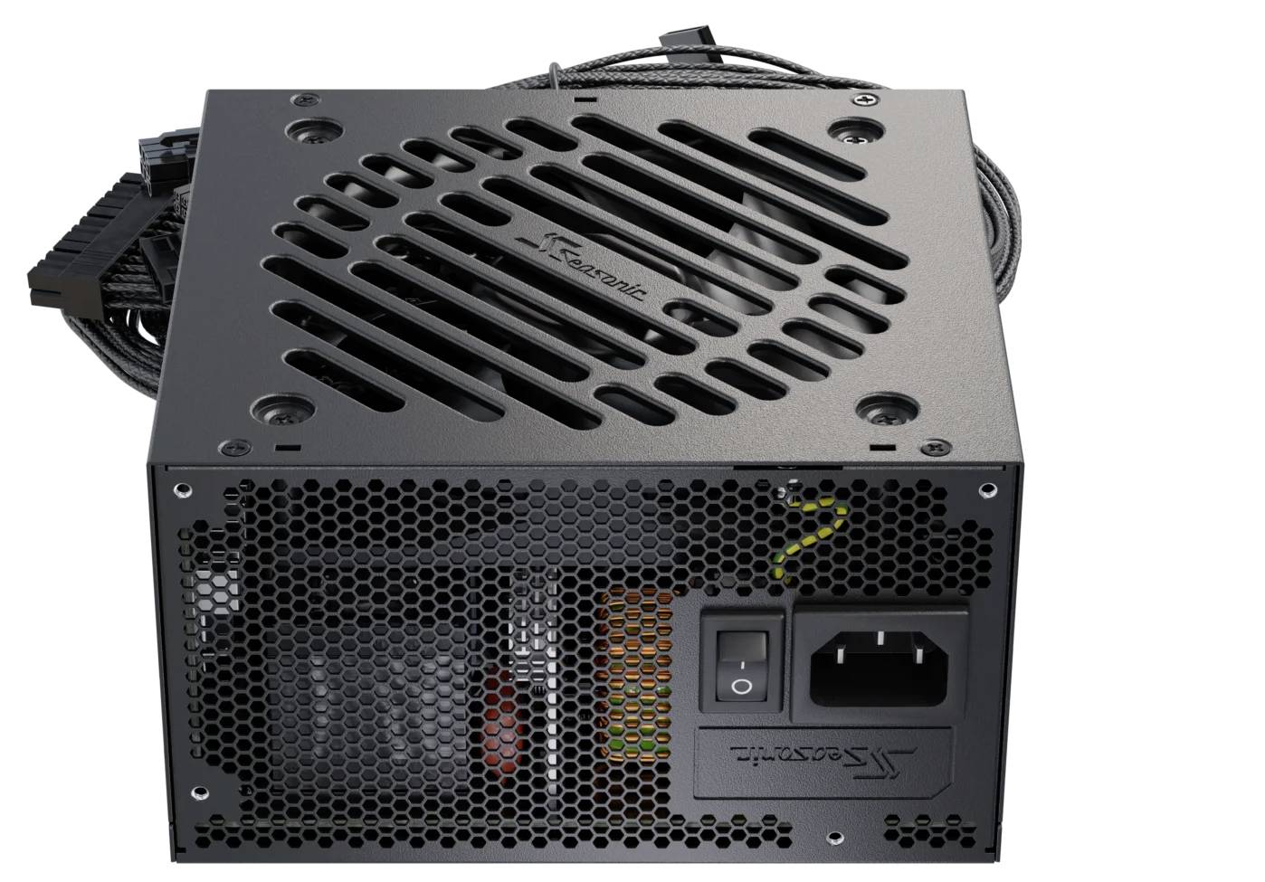 En 'Seasonic' nätaggregat med synlig fläktgaller och kabelpaket, som används för datahårdvara för att tillhandahålla elektrisk ström.