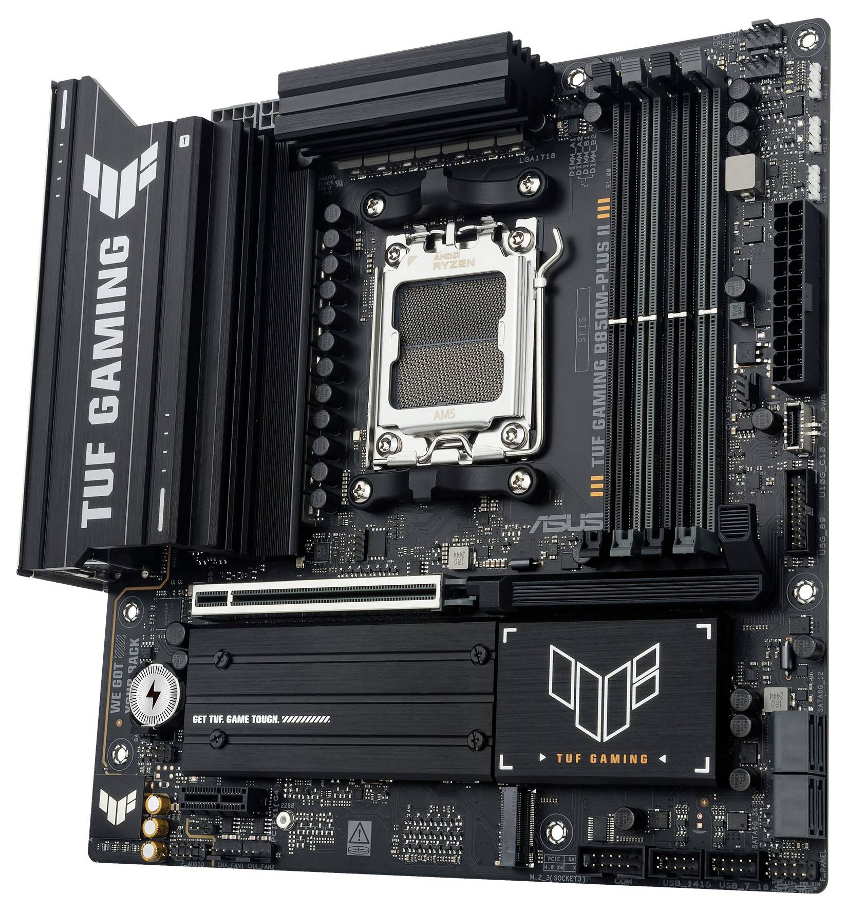 'TUF Gaming' märkt moderkort med värmesänkor, RAM-platser och PCIe-portar, designat för speldatorer, som visar upp avancerade anslutningsalternativ.