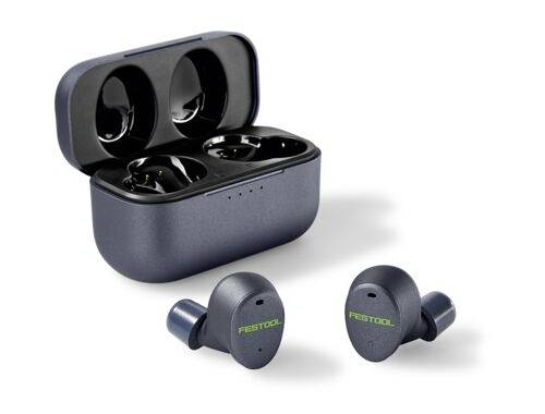 Trådlösa hörlurar med ett svart laddningsetui. Hörlurarna har 'FESTOOL' i grönt och är designade för portabel användning.