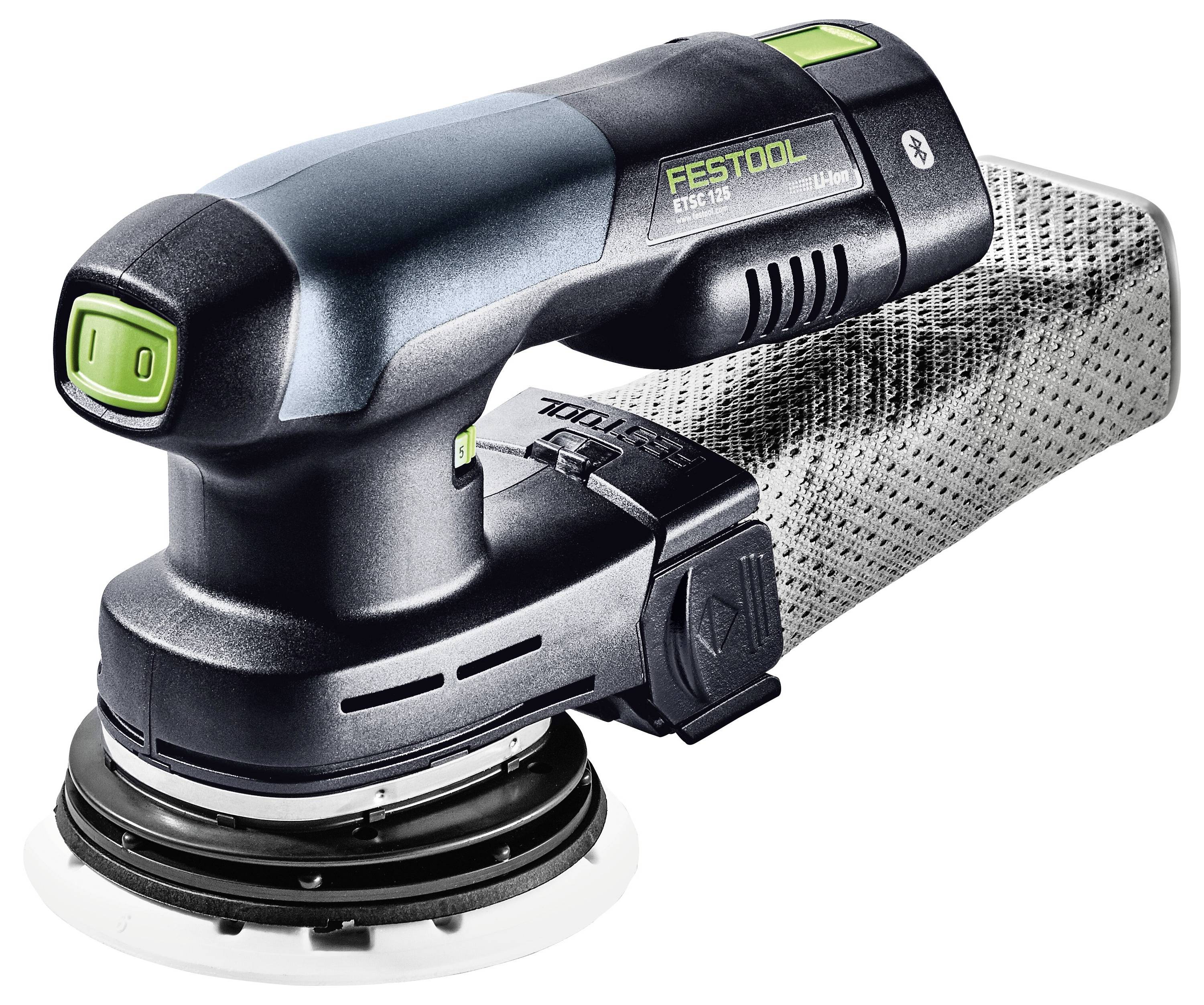 En handhållen Festool slipmaskin med en dammuppsamlingspåse visas. Den har en kompakt design med en grön knapp och varumärkeslogotyp på sidan.