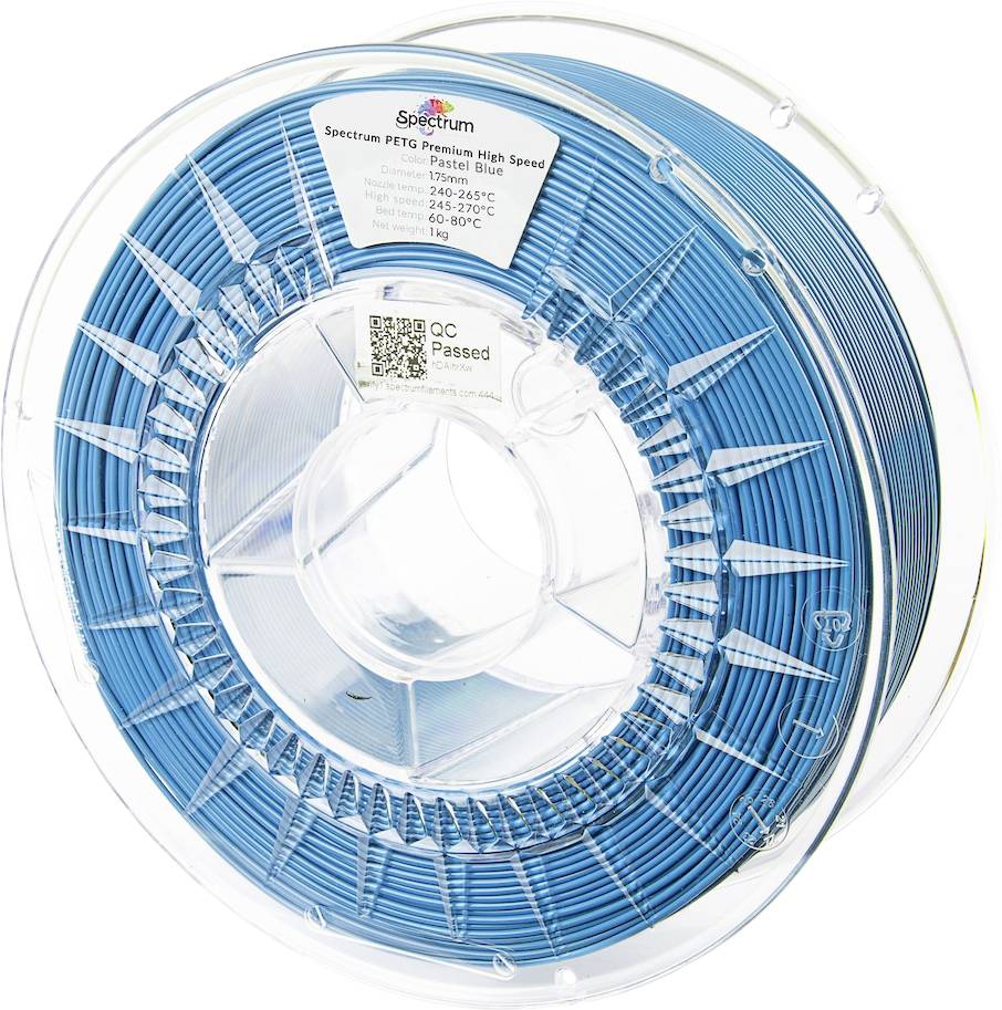 En rulle Spectrum PETG Premium High Speed filament i Pastell Blå, märkt med utskriftstemperaturer och en QR-kod, avsedd för 3D-utskrift.
