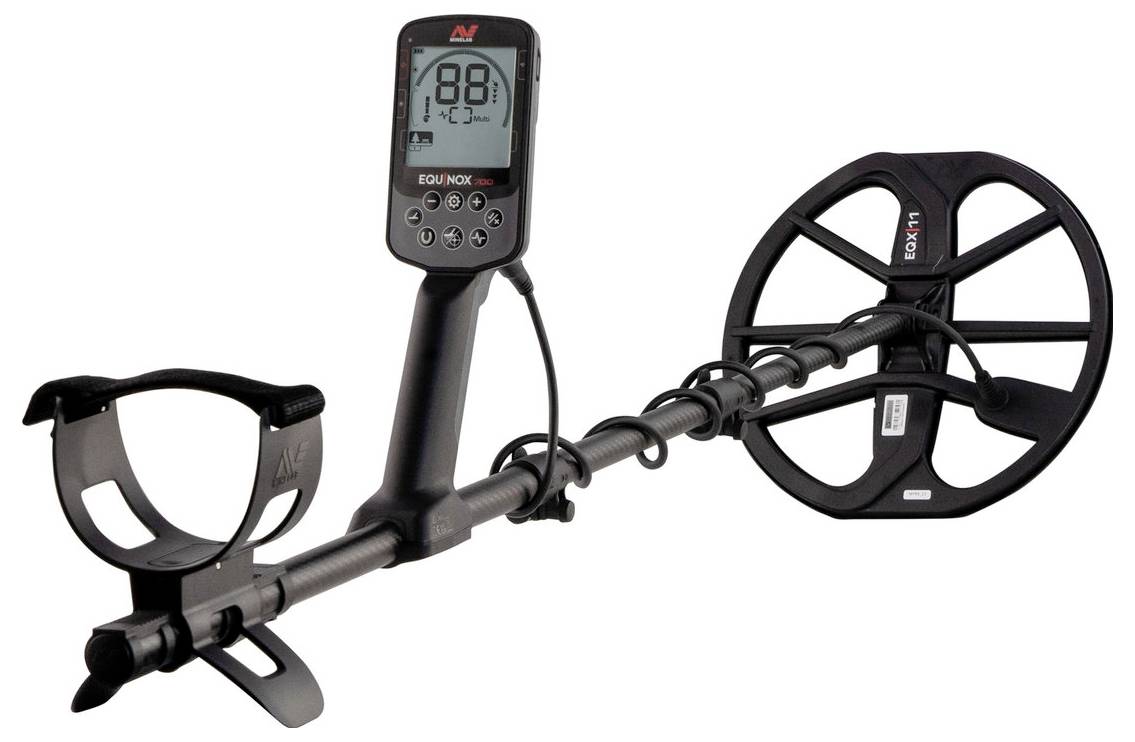 En svart metalldetektor med en digital skärm som visar '88', flera knappar och ett spirallindat skäft, avsedd för att lokalisera metaller.