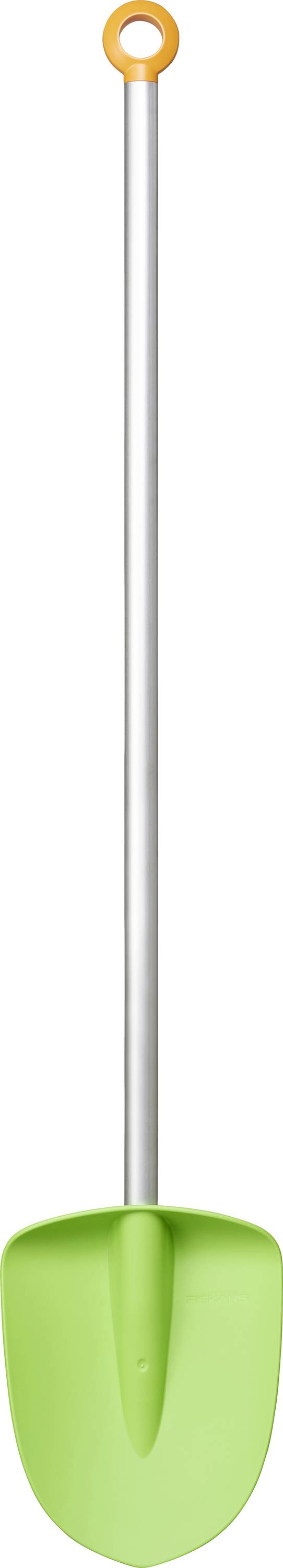 En grön spade med ett långt metalliskt skaft och ett orange cirkelformat grepp längst upp, avsedd för grävning.