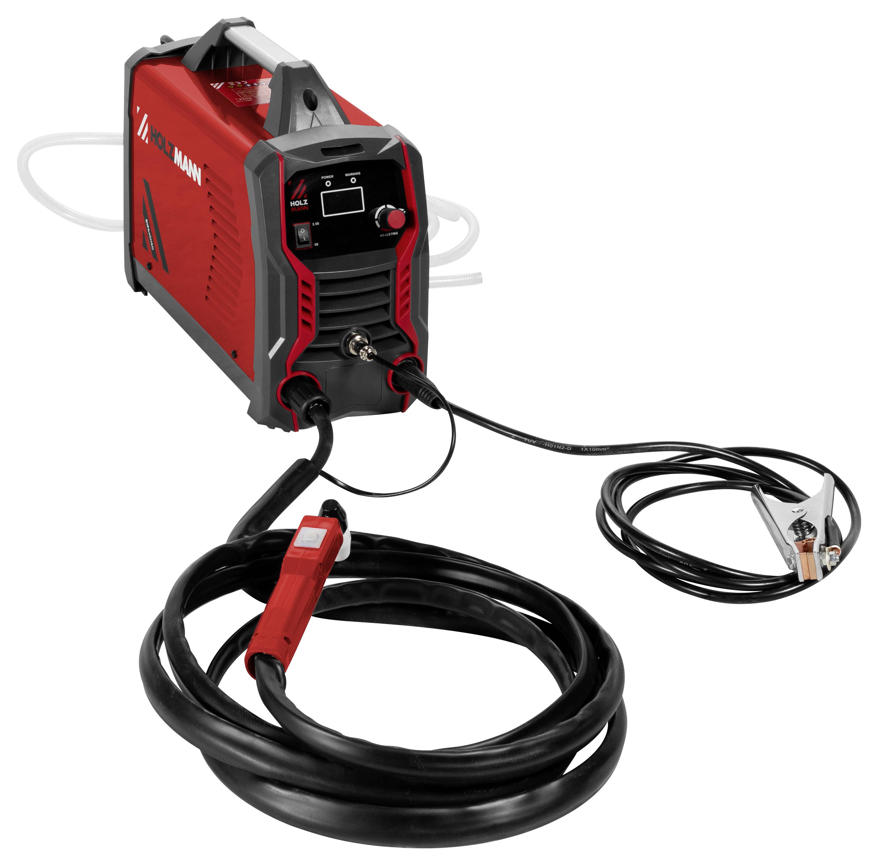 En röd och svart svetsmaskin med kablar som sträcker sig ut, inklusive en klämma och en svetshandtag. Kontrollpanelen syns på framsidan.