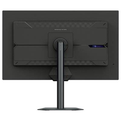 Bakifrån vy av en svart datorskärm med stativ, som visar portar och kyldesign. Varumärket 'GIGABYTE' är synligt.