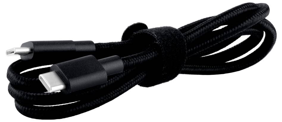 En svart USB-C till USB-A laddningskabel med en flätad design, neatly upprullad med ett kardborreband.