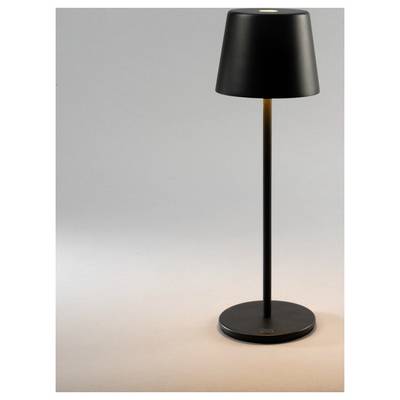 En smal, modern svart bordslampa med en konisk skärm kastar ett varmt ljus mot en minimalistisk grå bakgrund.