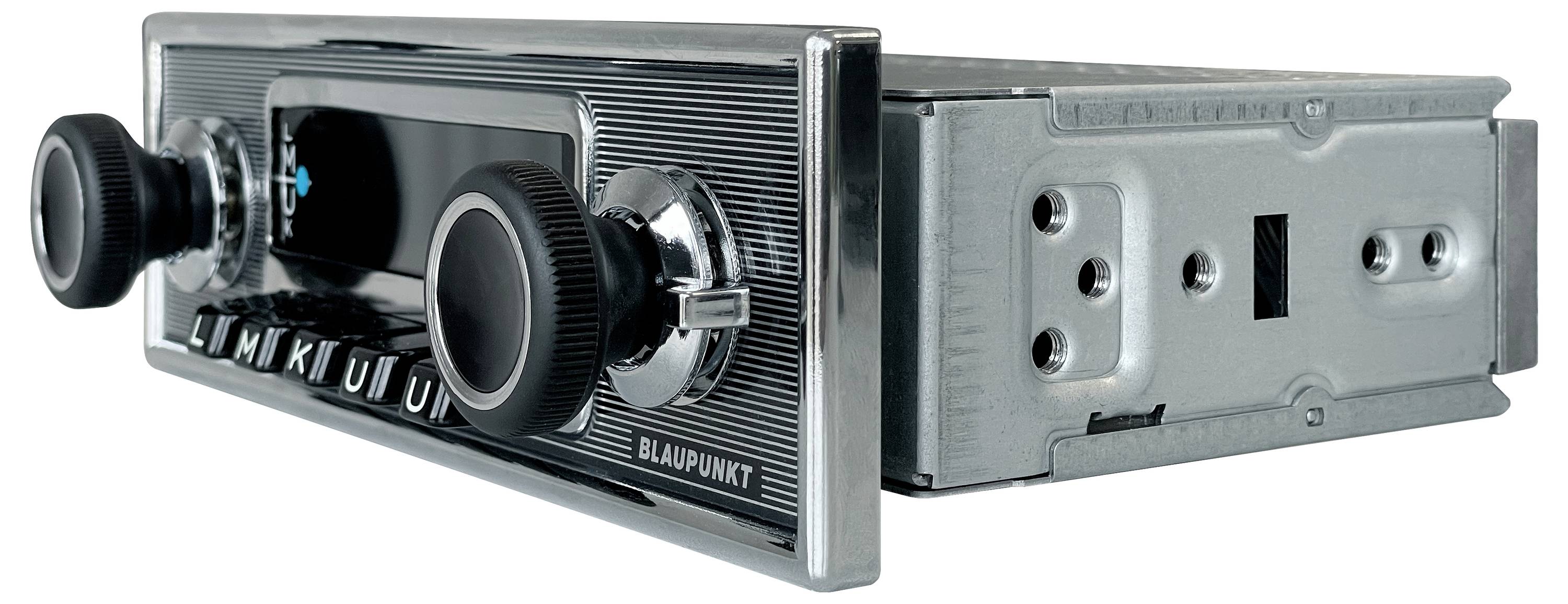 En retroinspirerad bilstereo med stora rattar och en digital display. Varumärket 'Blaupunkt' syns i nedre högra hörnet.