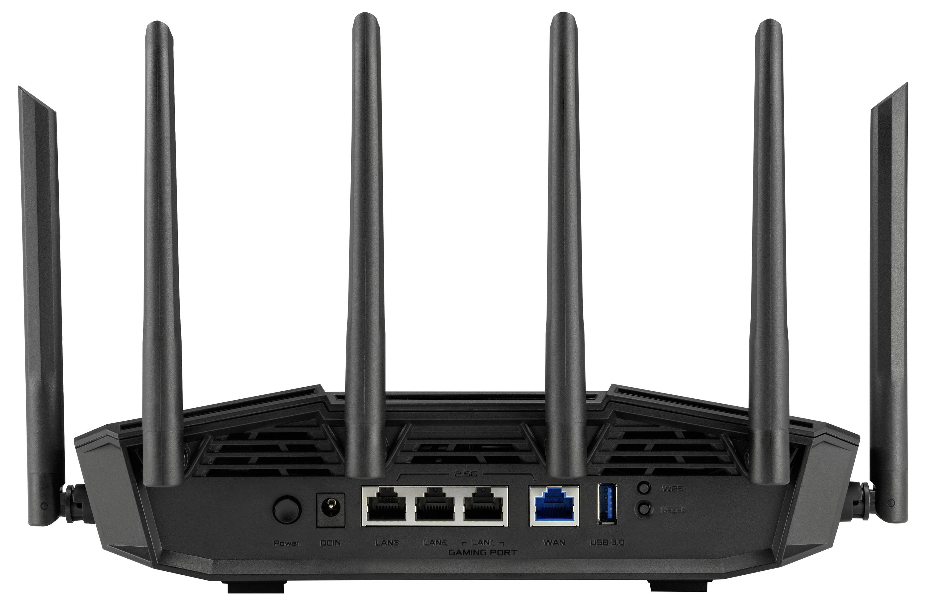En svart Wi-Fi-router med sex antenner och baksida med portar, inklusive strömport, tre LAN-portar, en WAN-port och två USB-anslutningar.