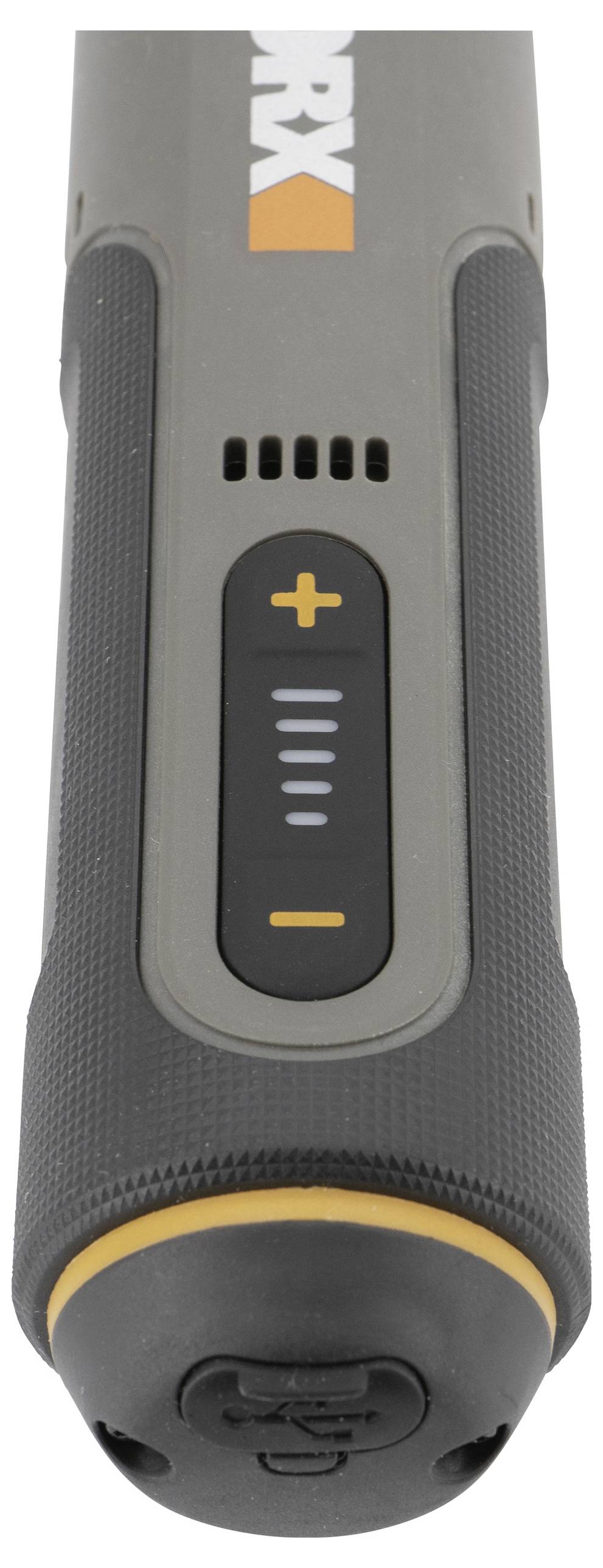 En närbildvy av en handhållen enhet med en LED-strömindikator som visar fyra staplar, en USB-port och ett strukturerat grepp med en orange accent.