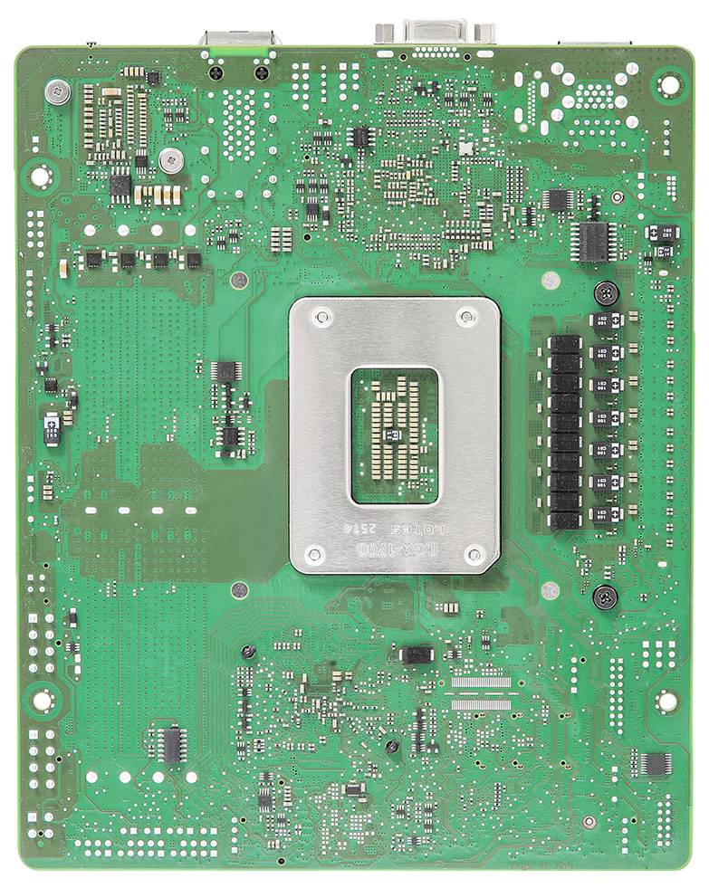 Ett grönt moderkort som visar olika kretsmässiga komponenter, inklusive en central metallisk struktur, mikrochip, resistorer och kondensatorer.