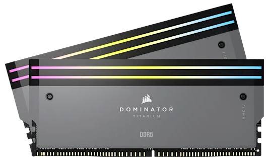 DDR5 Corsair Dominator Titanium RAM, utrustad med RGB-belysning längs överkanten, utvecklad för högpresterande databehandling och gaming.