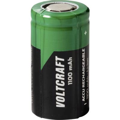 Grön uppladdningsbar Voltcraft 1000 mAh battericell med svart etikett och positiv pol synlig